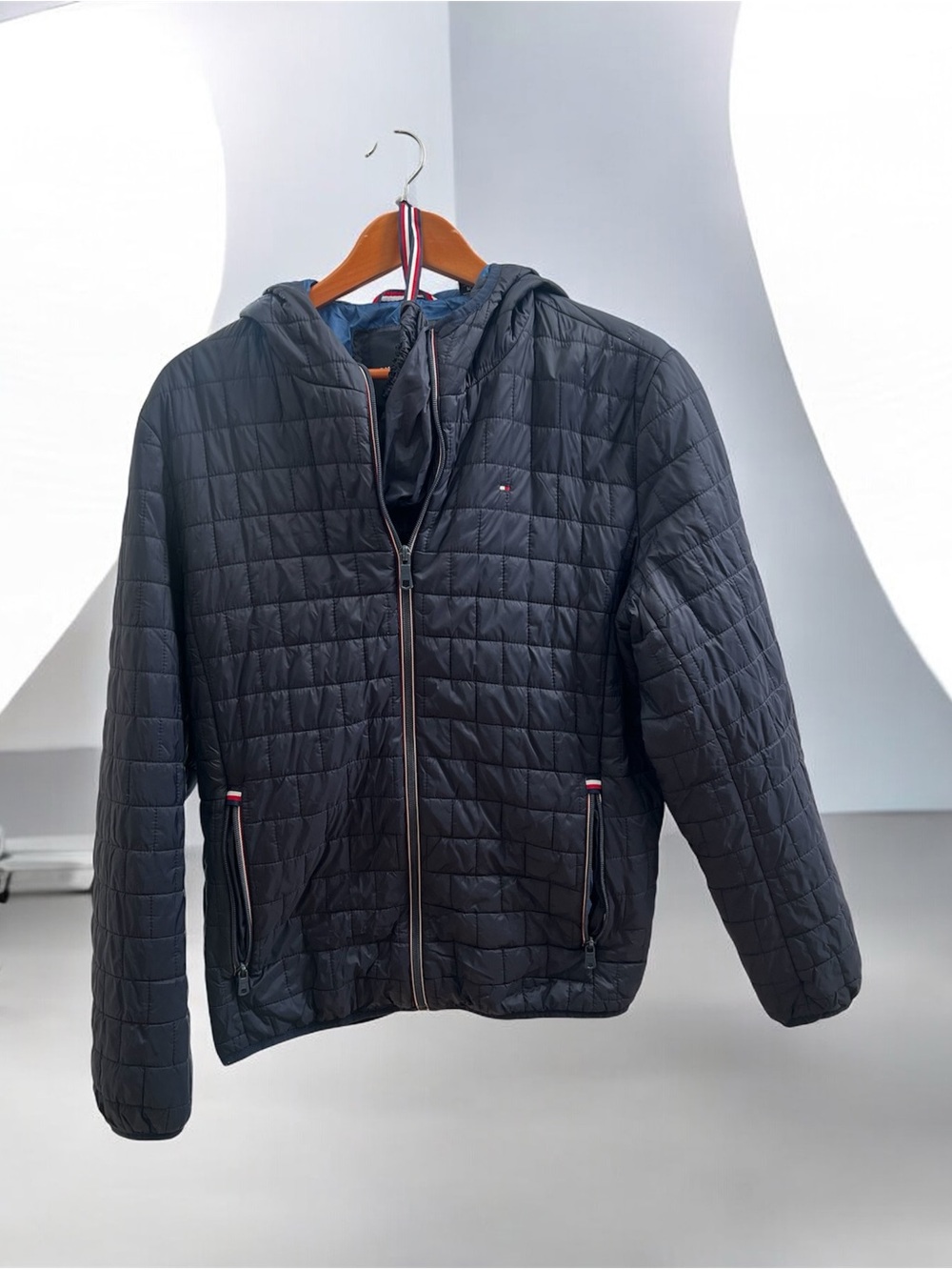 Tommy Hilfiger women’s M navy blue puffer Hooded Jacket